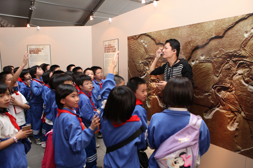 “科普大课堂”在探梦恐龙岛主题公园开课